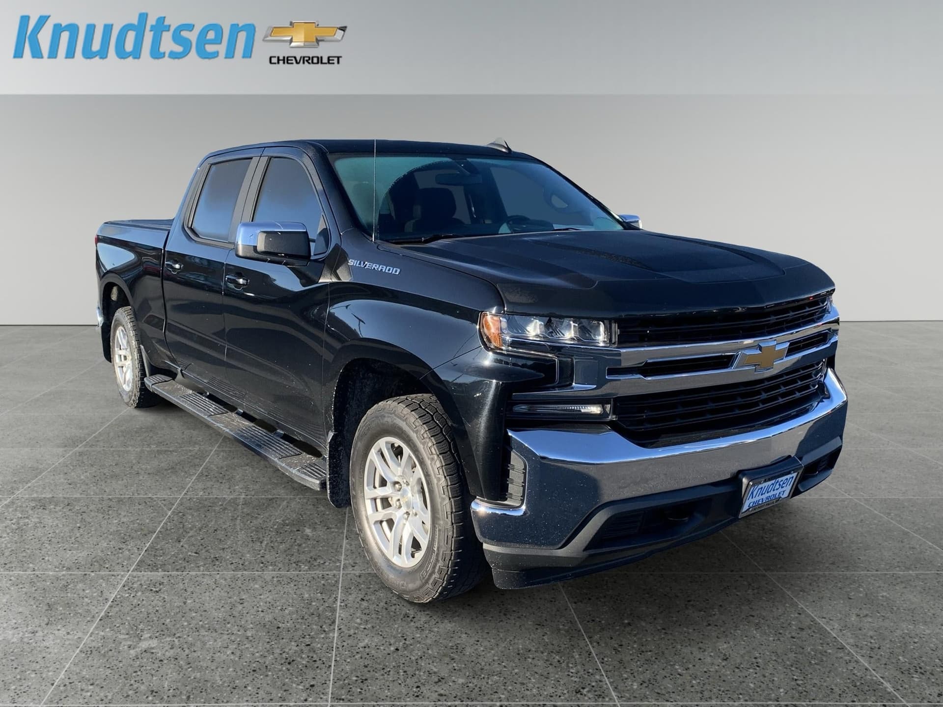 2020 Chevrolet Silverado 1500 LT — photo 1 of 10