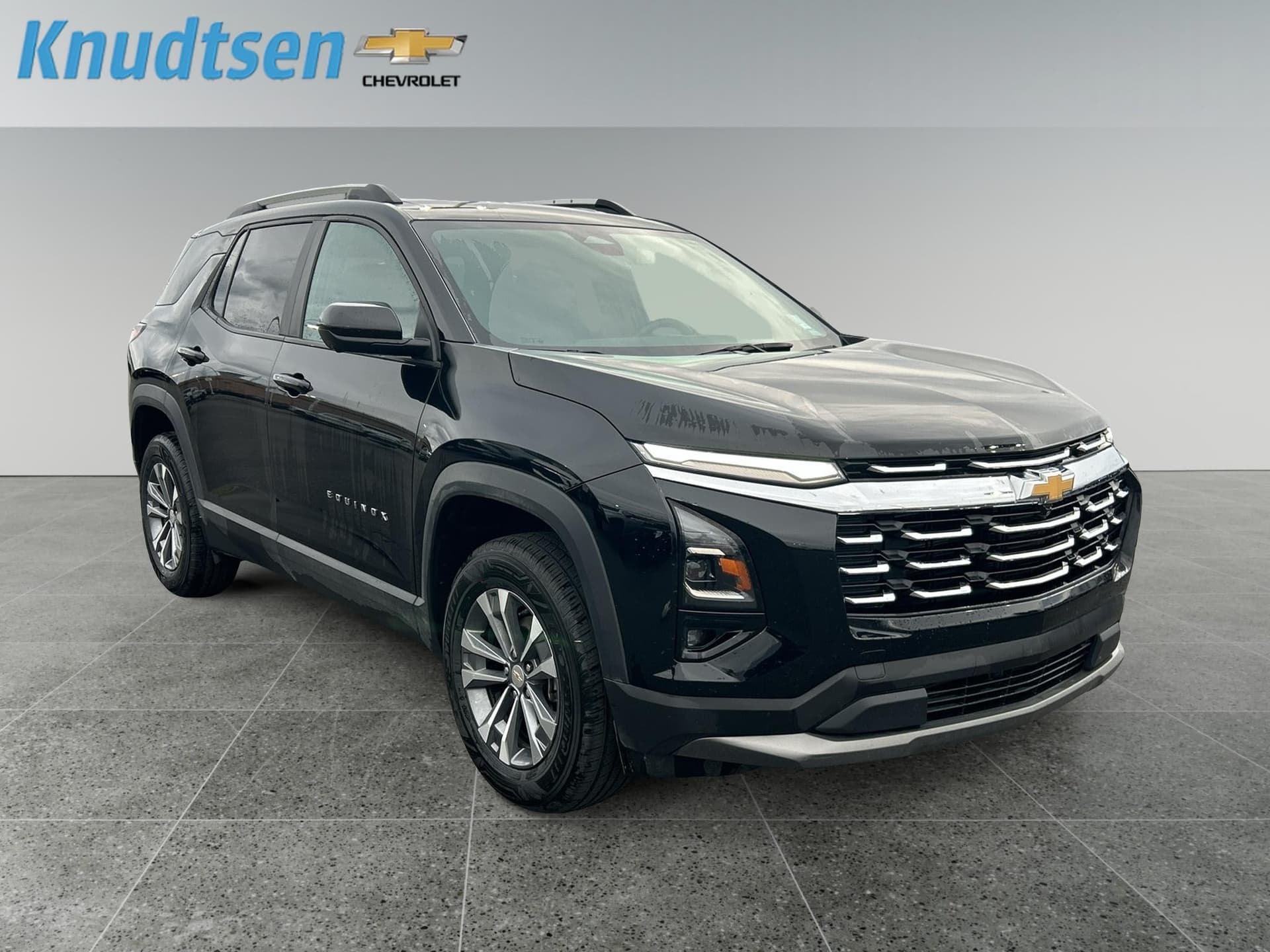 2025 Chevrolet Equinox AWD LT — photo 1 of 9