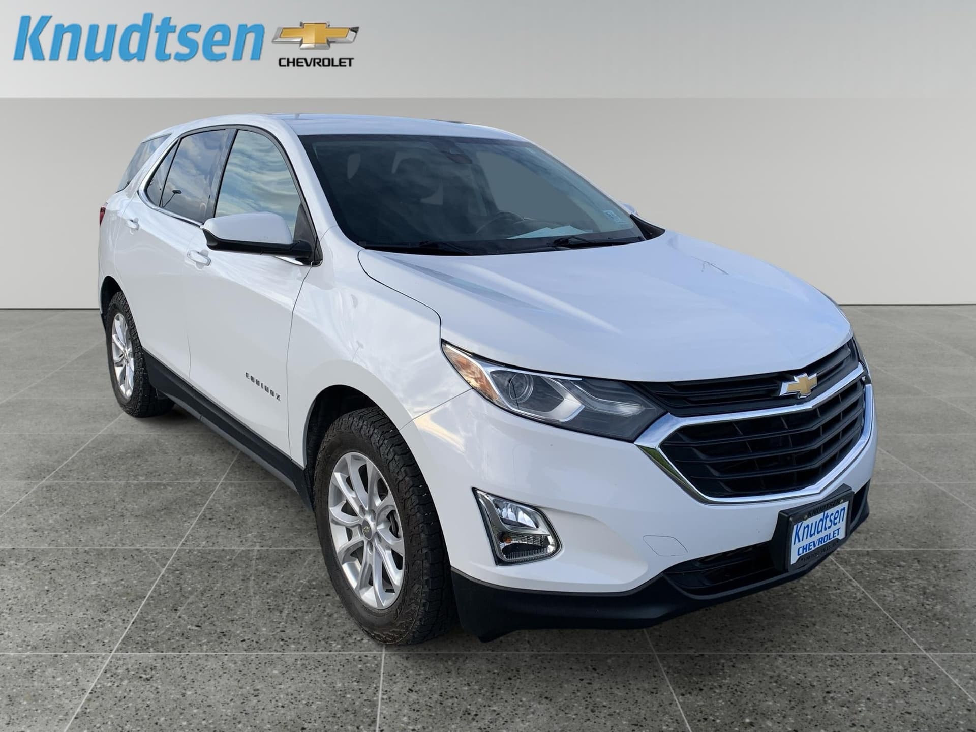 2020 Chevrolet Equinox LT — photo 1 of 10