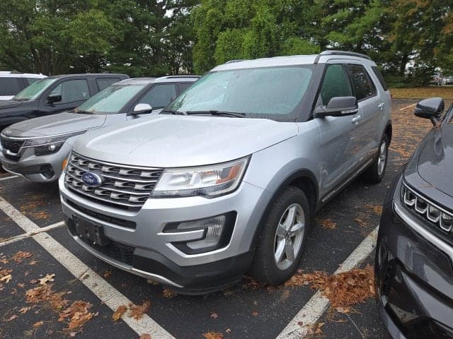 2017 Ford Explorer XLT — photo 1 of 5