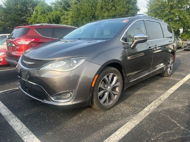 2017 Chrysler Pacifica Limited — photo 1 of 5