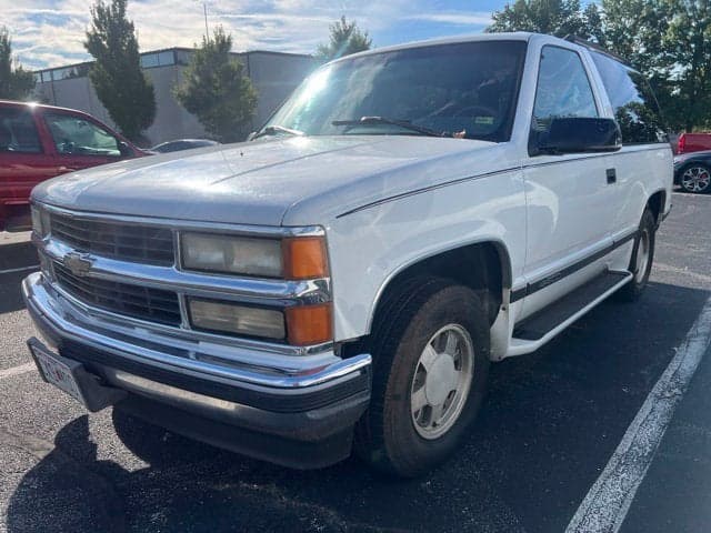 1996 Chevrolet Tahoe Base — photo 1 of 2