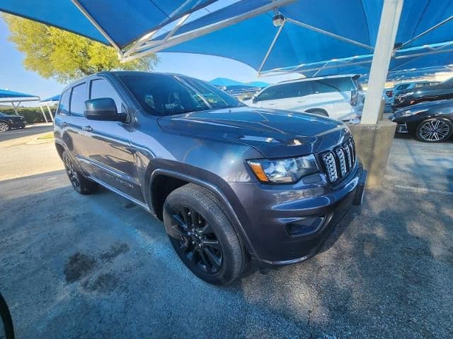 2019 Jeep Grand Cherokee Altitude — photo 1 of 4