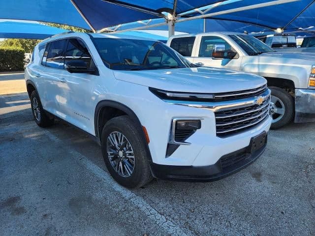 2025 Chevrolet Traverse FWD LT — photo 1 of 5