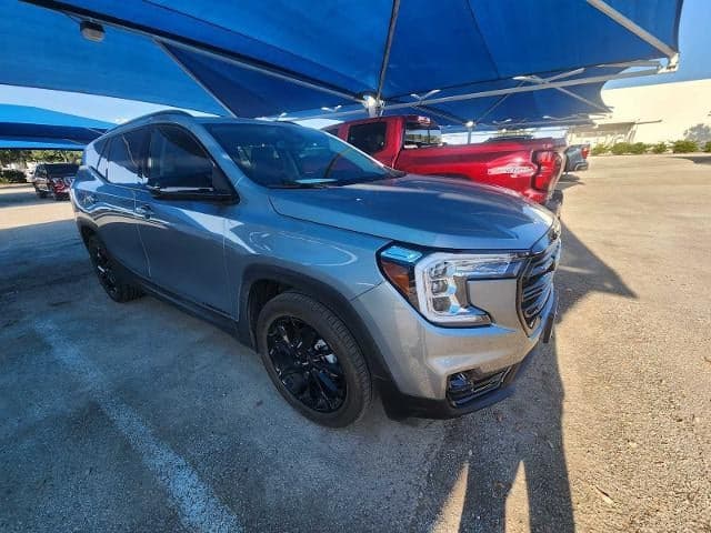 2023 GMC Terrain SLT — photo 1 of 5