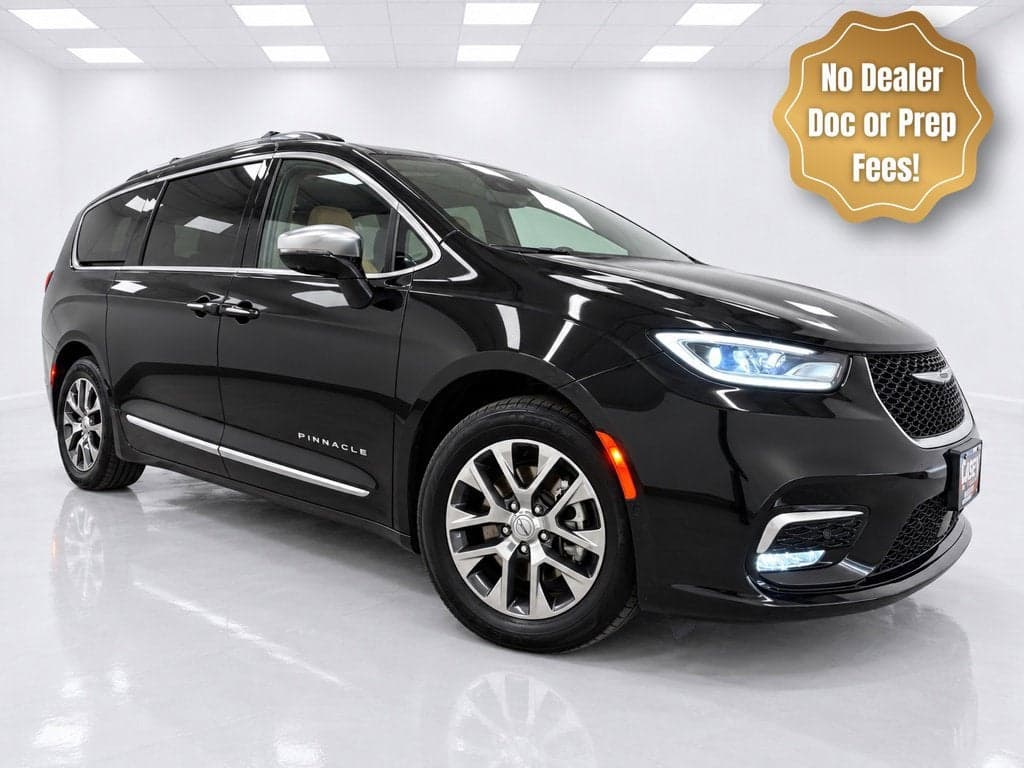 2023 Chrysler Pacifica Hybrid Pinnacle — photo 1 of 5