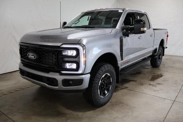 2027 Ford Super Duty F-350 SRW LARIAT — photo 1 of 5