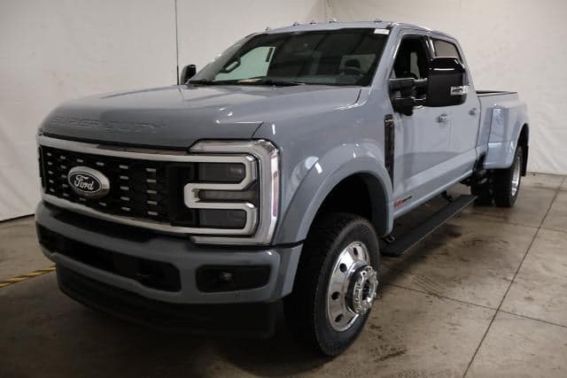 2027 Ford Super Duty F-450 DRW Platinum — photo 1 of 5