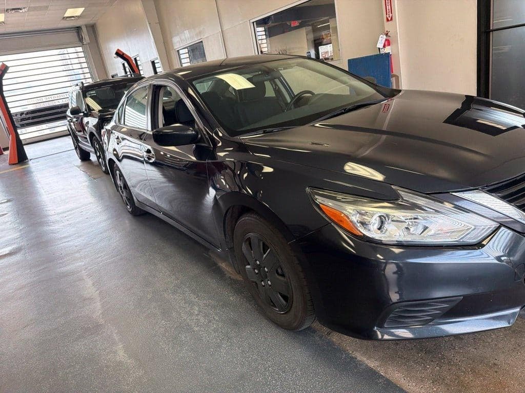 2017 Nissan Altima 2.5 S — photo 1 of 28