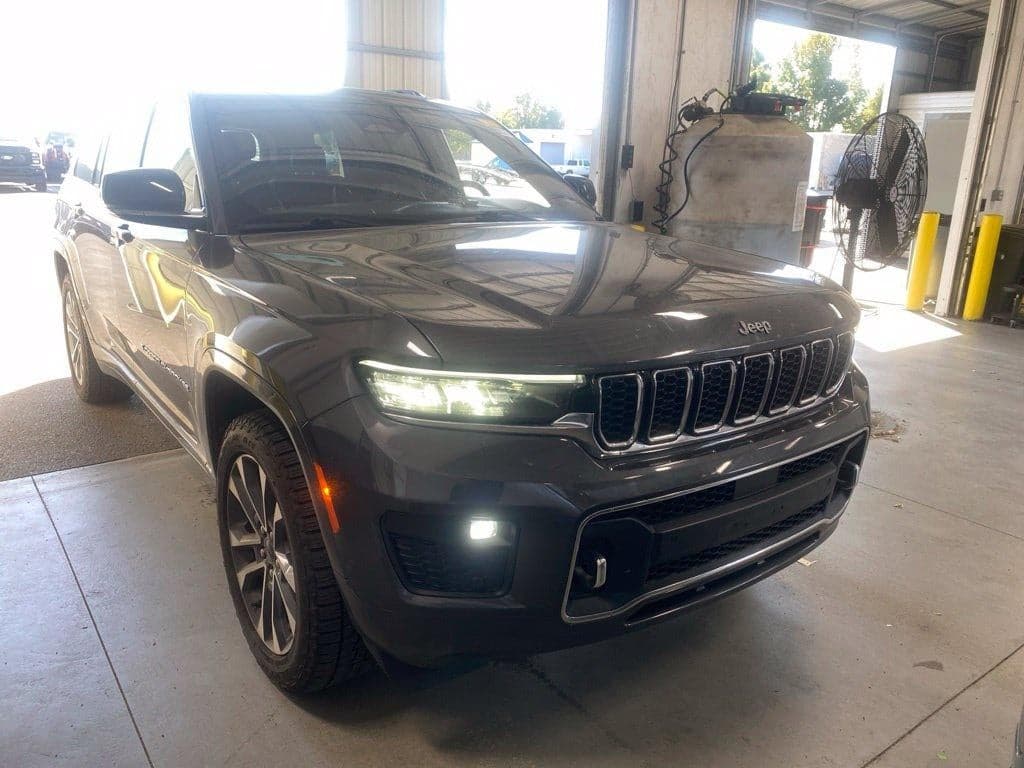 2022 Jeep Grand Cherokee L Overland — photo 1 of 5