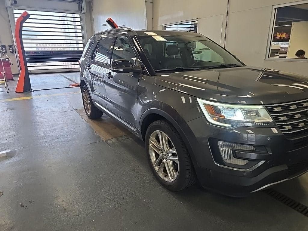 2017 Ford Explorer XLT — photo 1 of 25