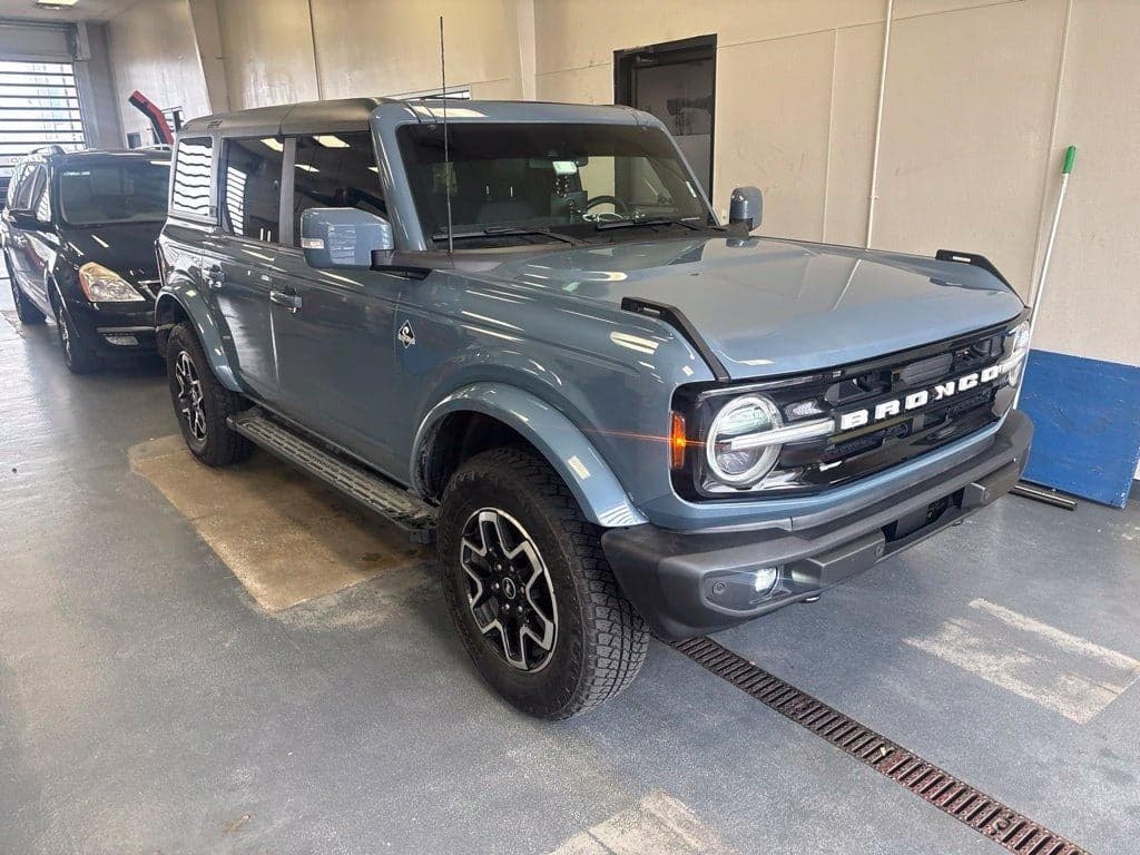 2024 Ford Bronco Outer Banks — photo 1 of 5