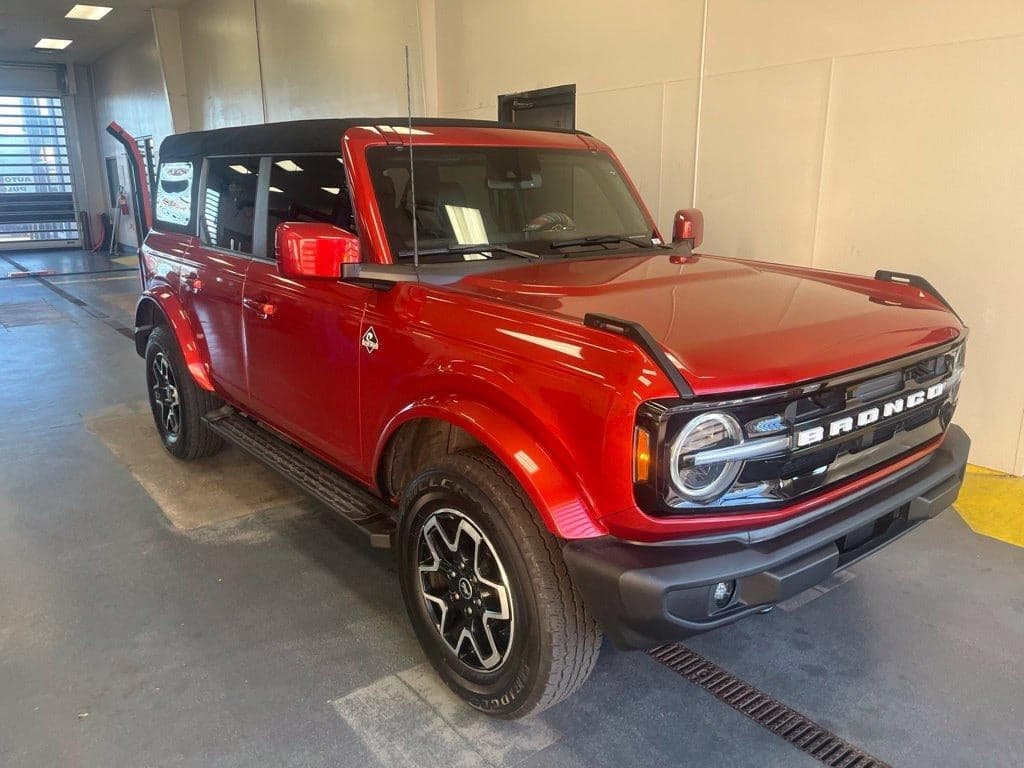 2024 Ford Bronco Outer Banks — photo 1 of 5