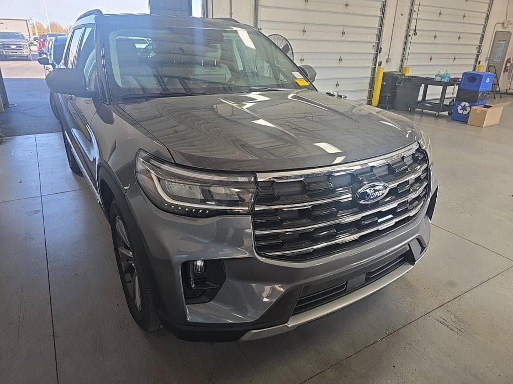 2025 Ford Explorer Active — photo 1 of 5