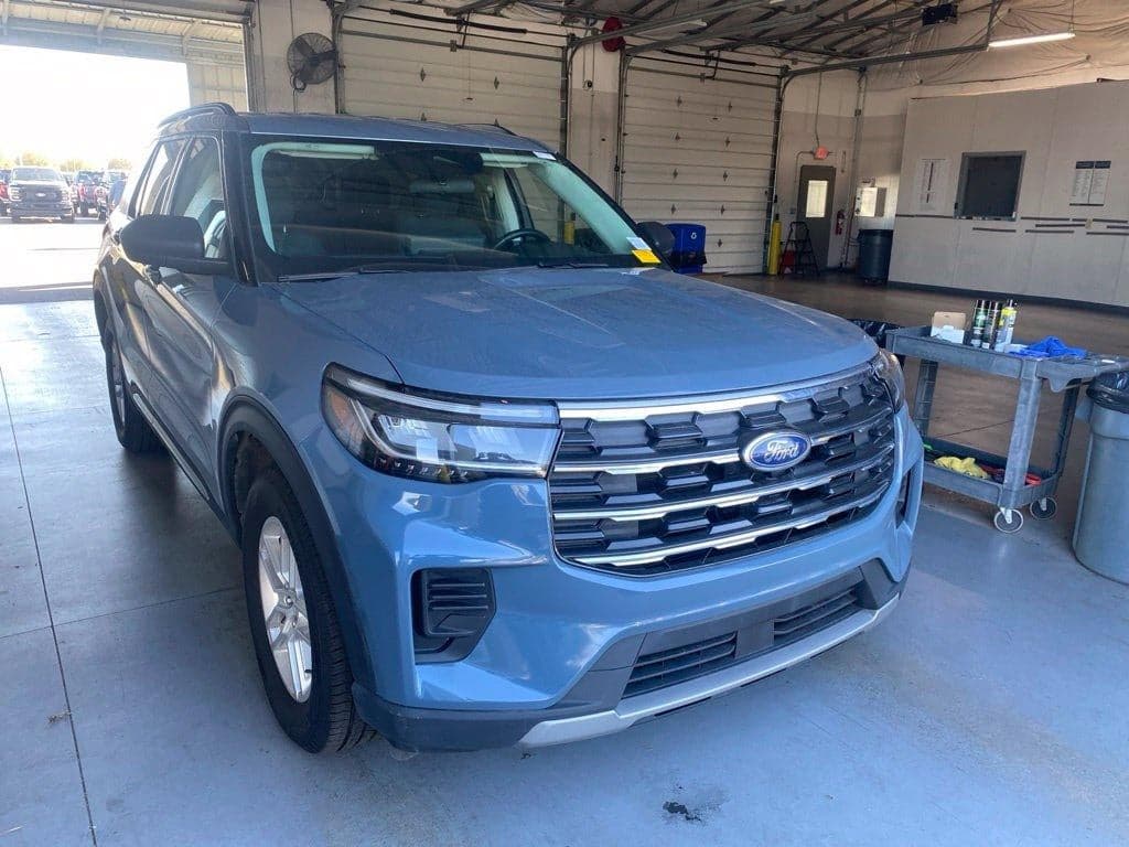 2025 Ford Explorer Active — photo 1 of 5