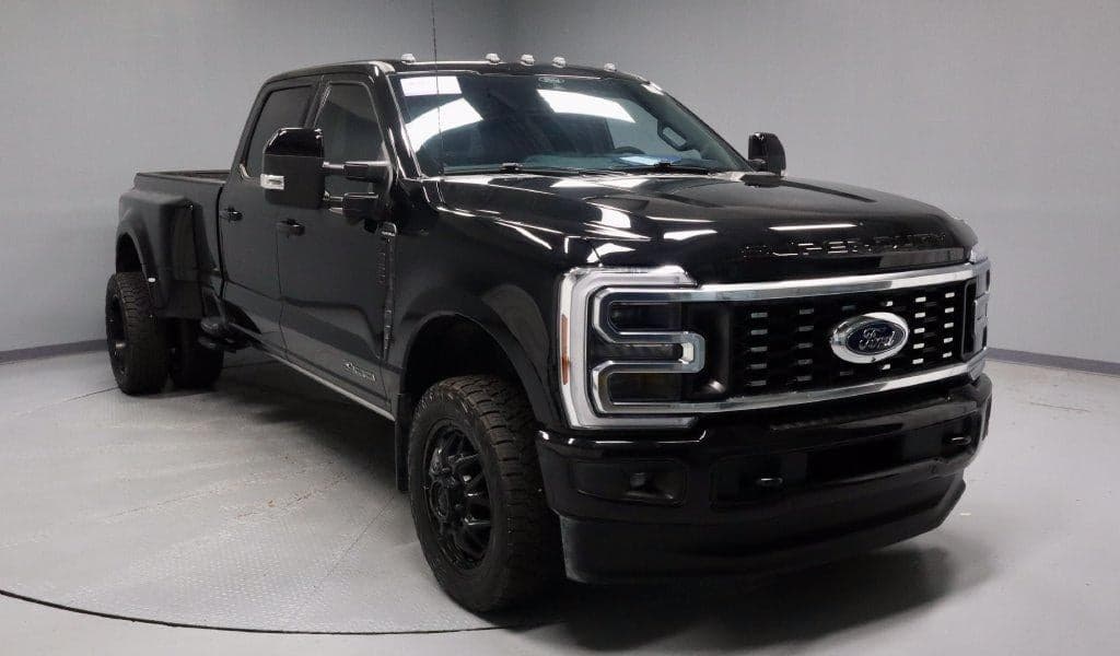 2025 Ford Super Duty F-350 DRW Platinum — photo 1 of 5