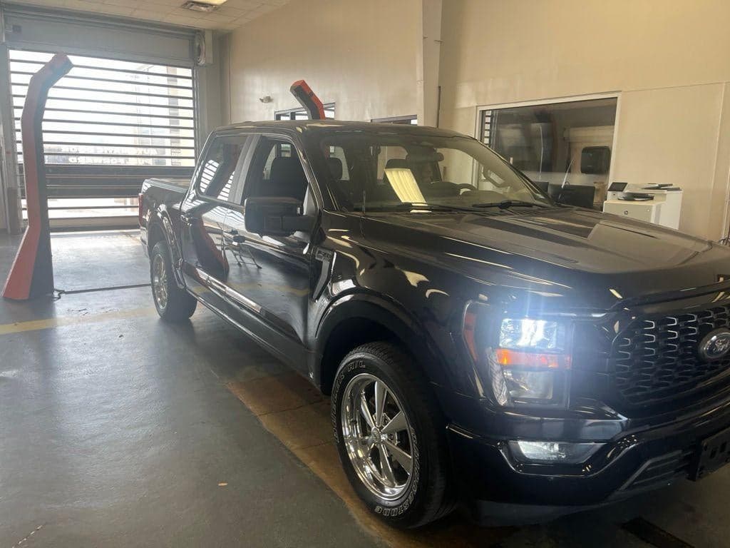 2023 Ford F-150 XL — photo 1 of 33