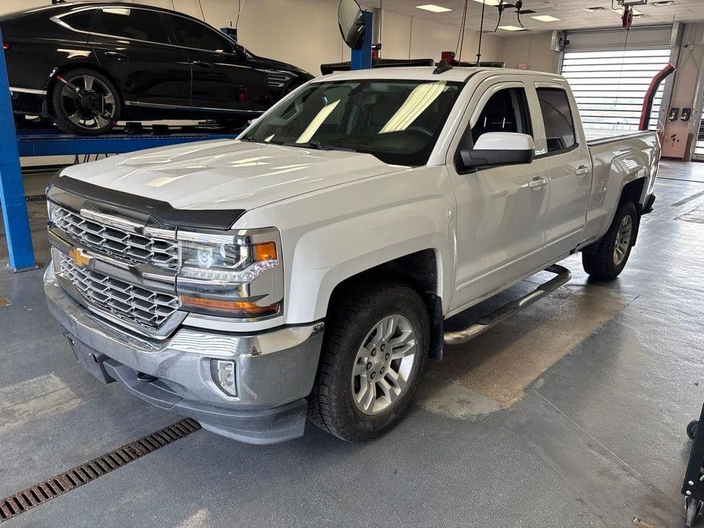 2017 Chevrolet Silverado 1500 LT — photo 1 of 32