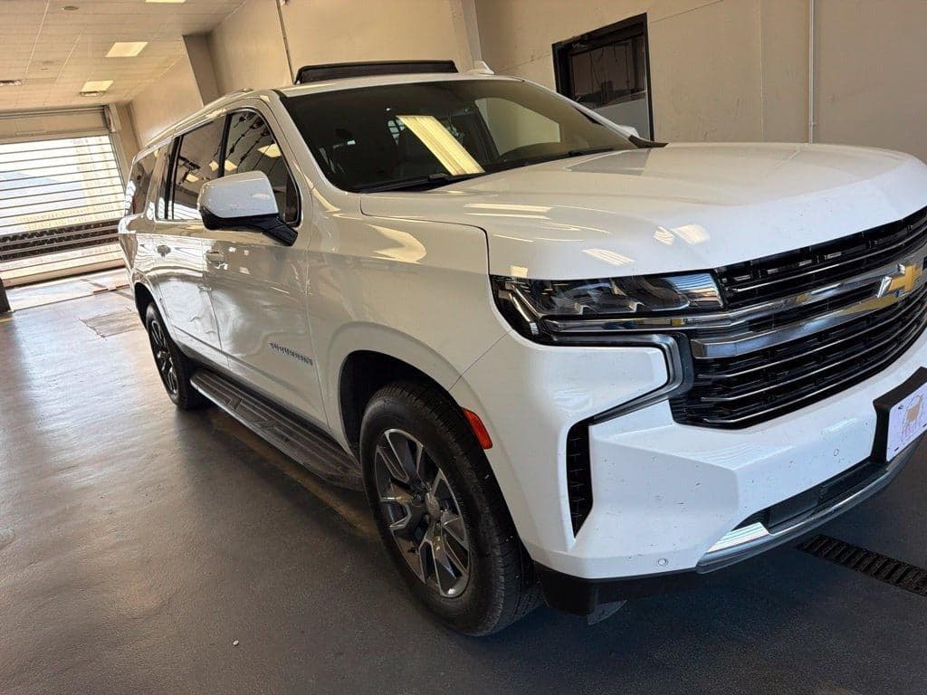2024 Chevrolet Suburban LT — photo 1 of 28