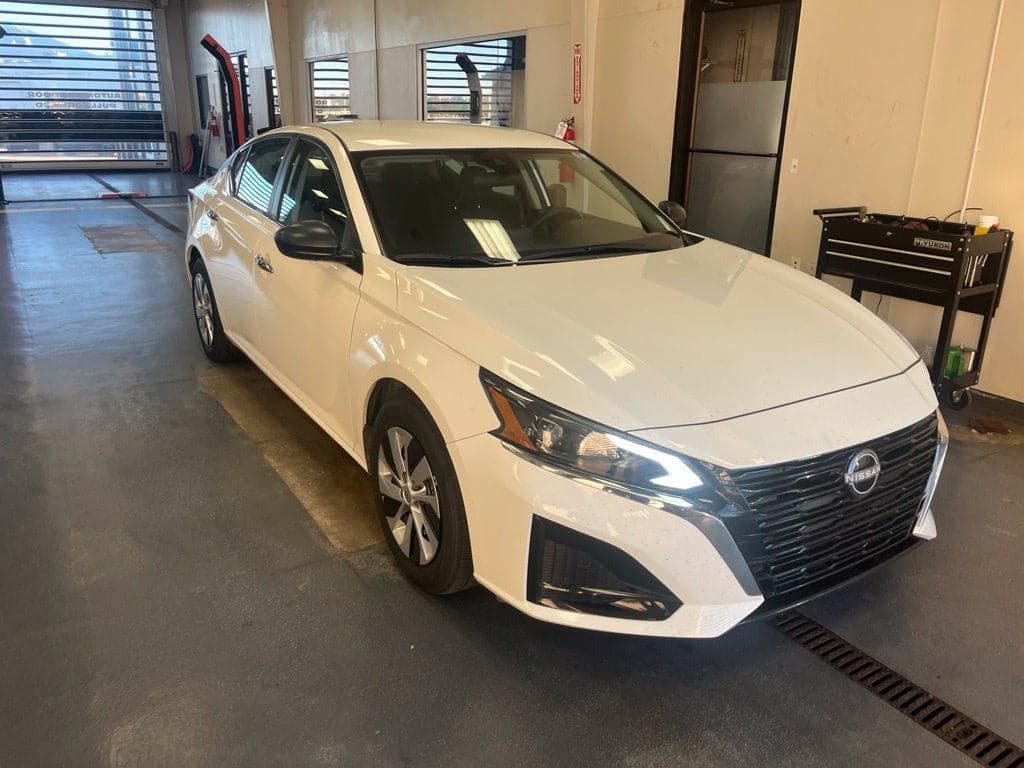 2025 Nissan Altima Base — photo 1 of 26