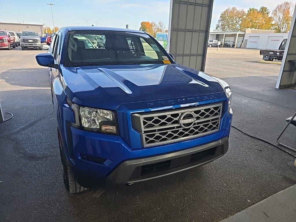 2024 Nissan Frontier SV — photo 1 of 5