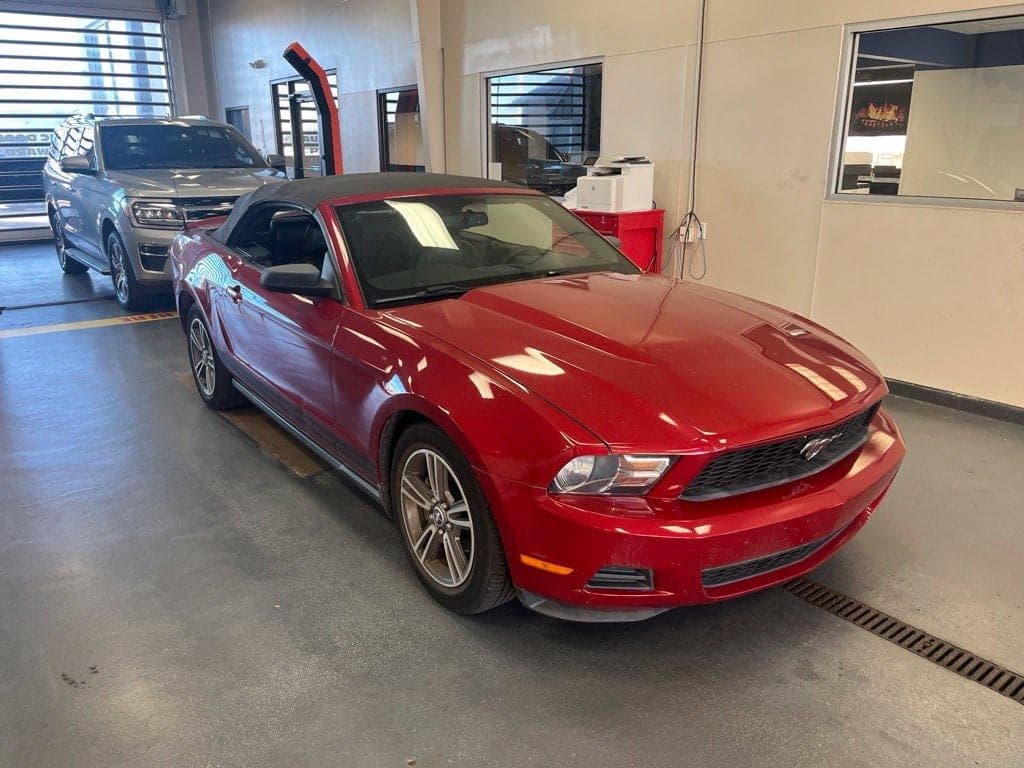 2010 Ford Mustang V6 Premium — photo 1 of 5