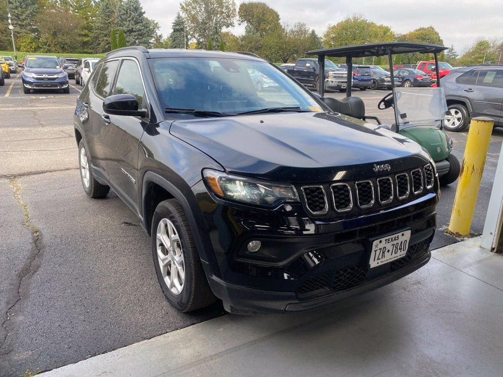 2024 Jeep Compass Latitude — photo 1 of 5