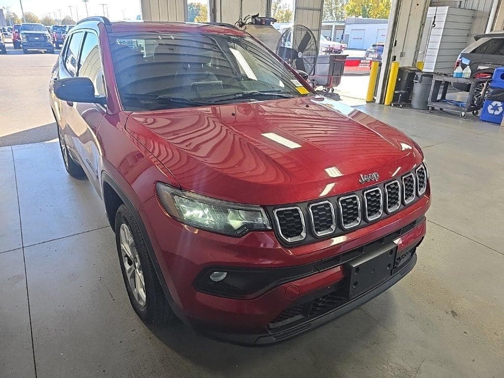 2025 Jeep Compass Latitude — photo 1 of 5