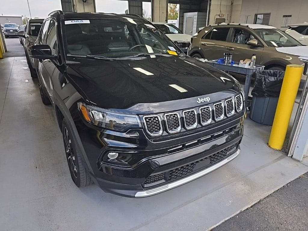 2023 Jeep Compass Limited — photo 1 of 5