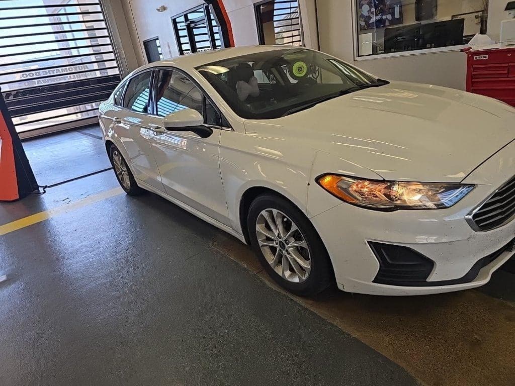 2019 Ford Fusion SE — photo 1 of 5
