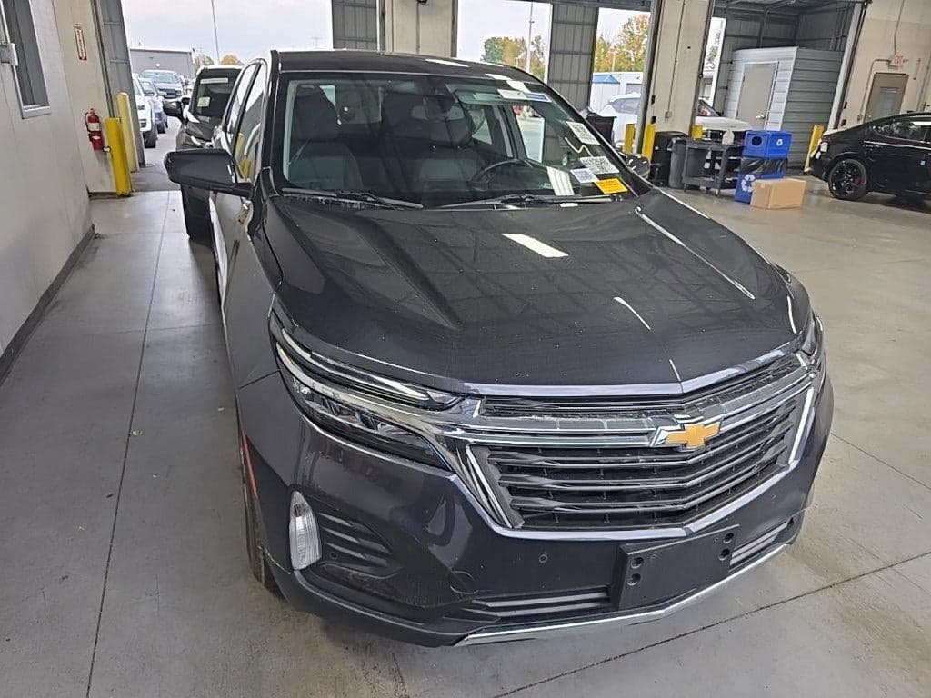 2023 Chevrolet Equinox LT — photo 1 of 5