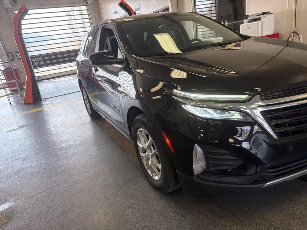 2022 Chevrolet Equinox LT — photo 1 of 35