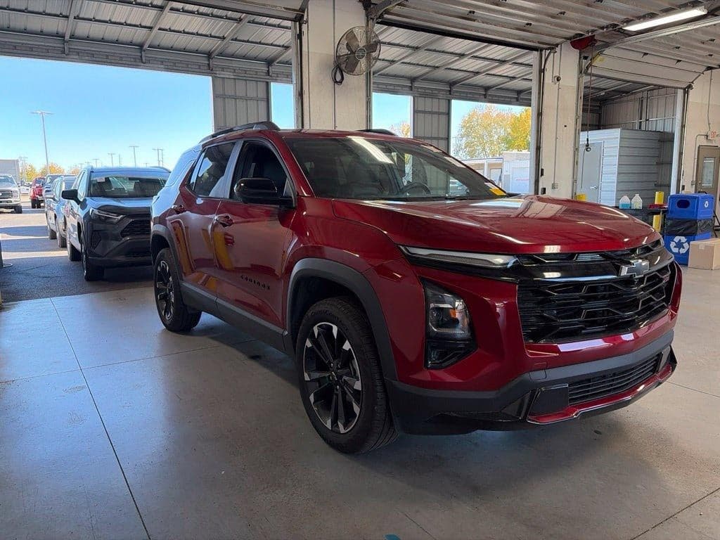 2025 Chevrolet Equinox FWD RS — photo 1 of 5