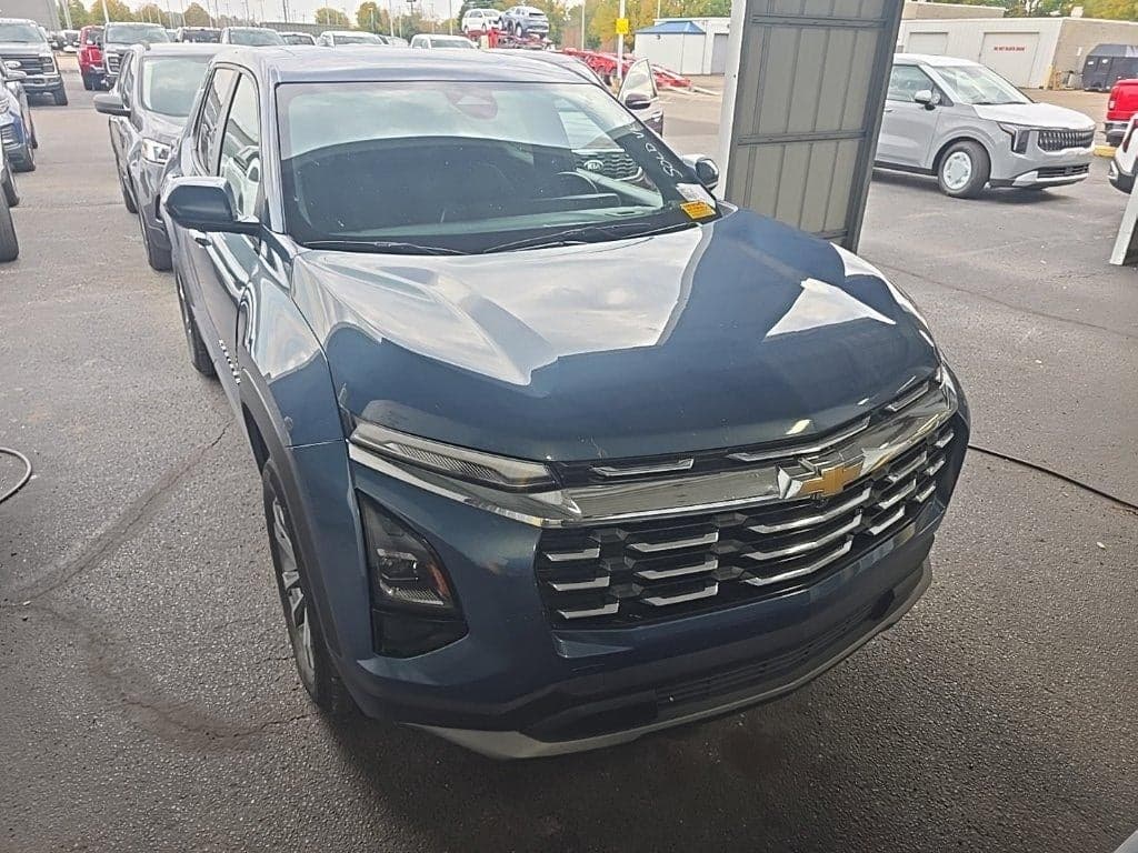 2025 Chevrolet Equinox AWD LT — photo 1 of 5