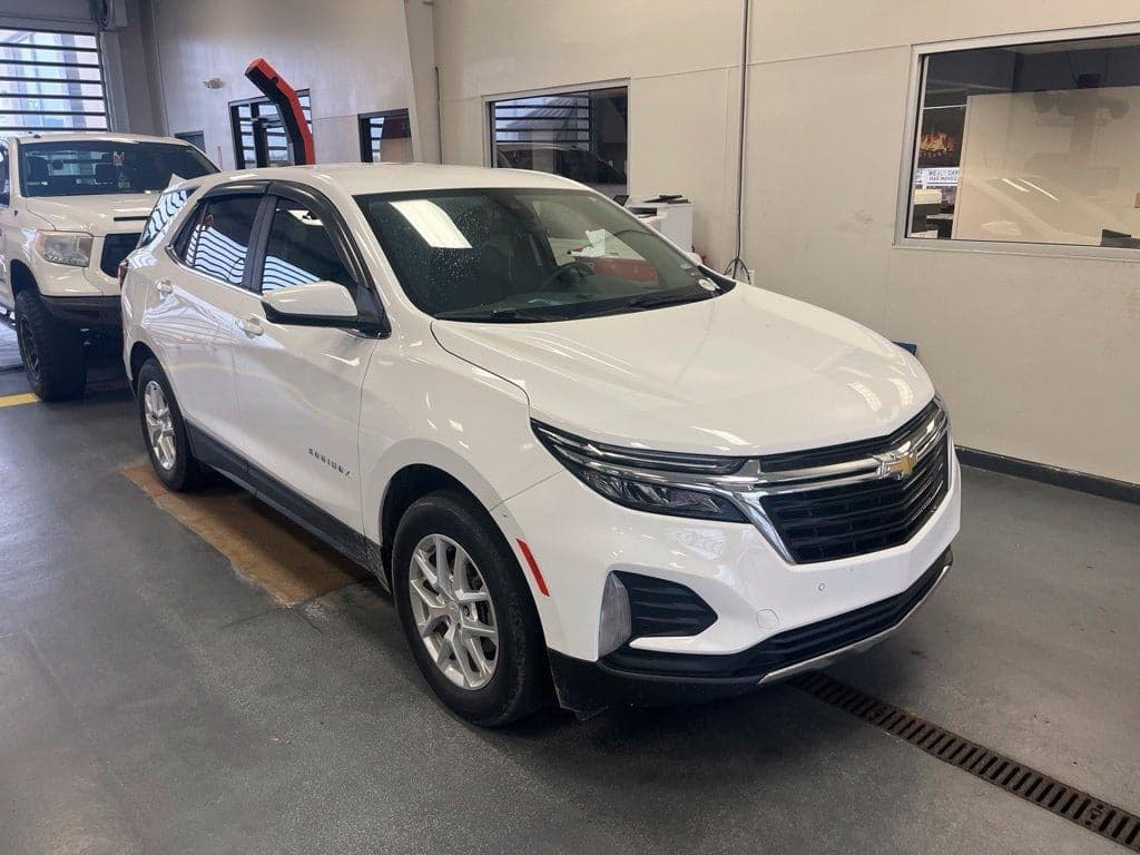 2022 Chevrolet Equinox LT — photo 1 of 31