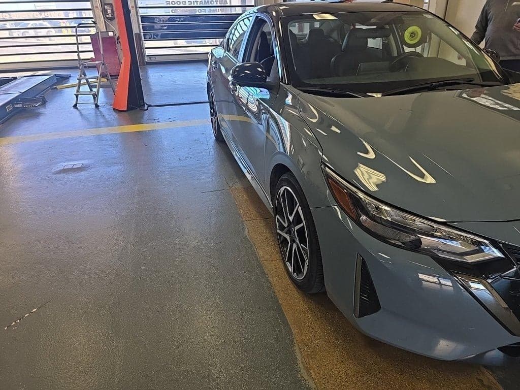 2025 Nissan Sentra SR — photo 1 of 5