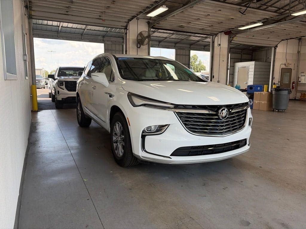 2023 Buick Enclave Essence — photo 1 of 24