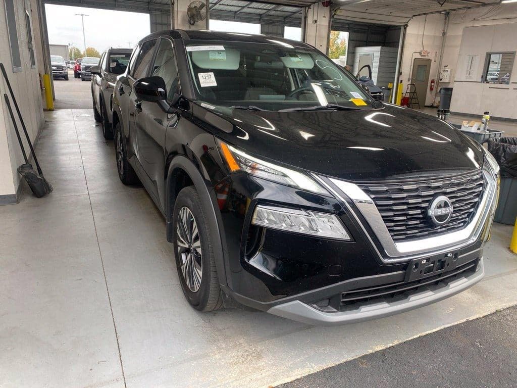 2023 Nissan Rogue SV — photo 1 of 5