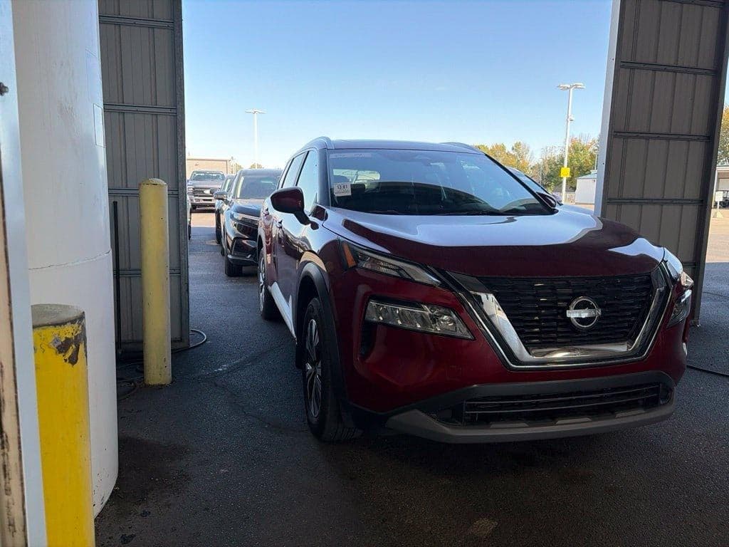 2023 Nissan Rogue SV — photo 1 of 5