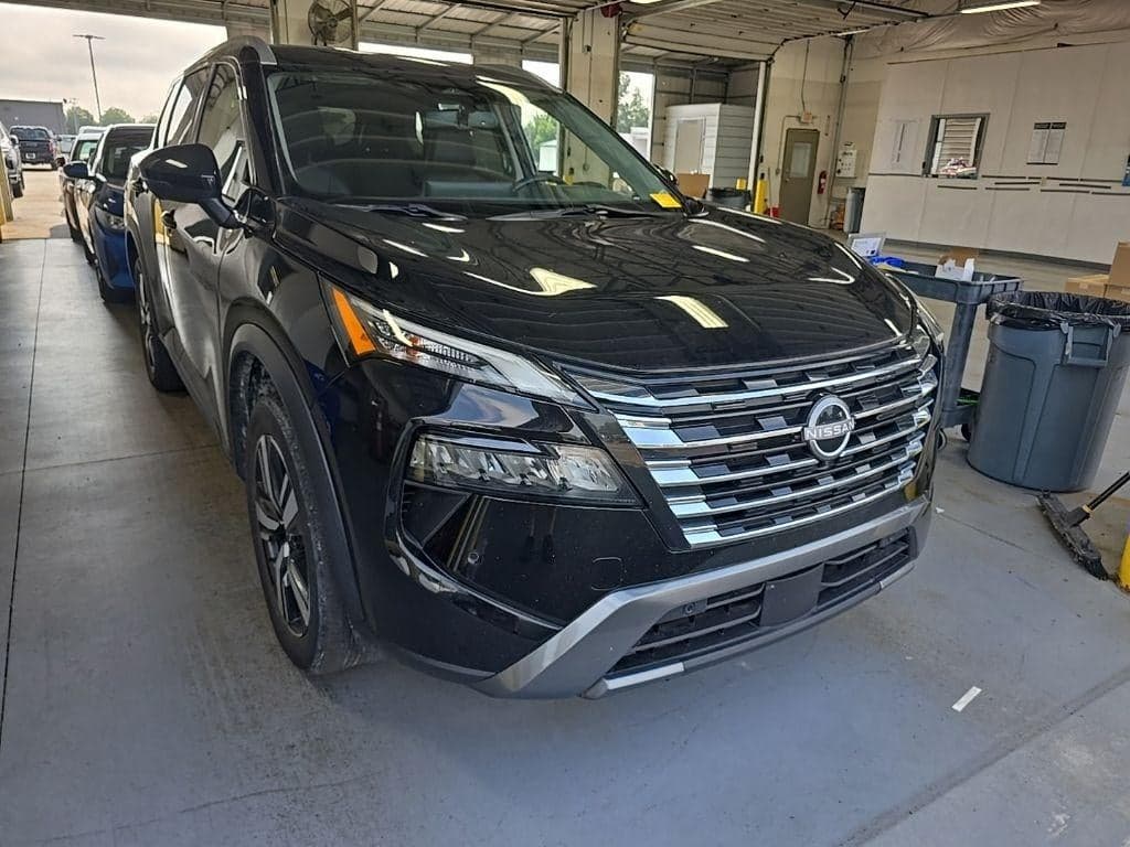 2024 Nissan Rogue SL — photo 1 of 22