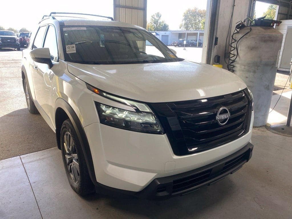 2024 Nissan Pathfinder SV — photo 1 of 5