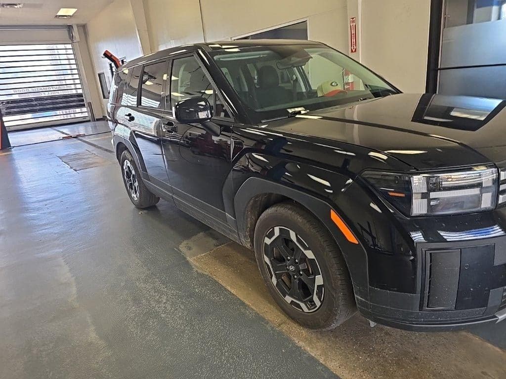 2025 Hyundai Santa Fe SE — photo 1 of 5