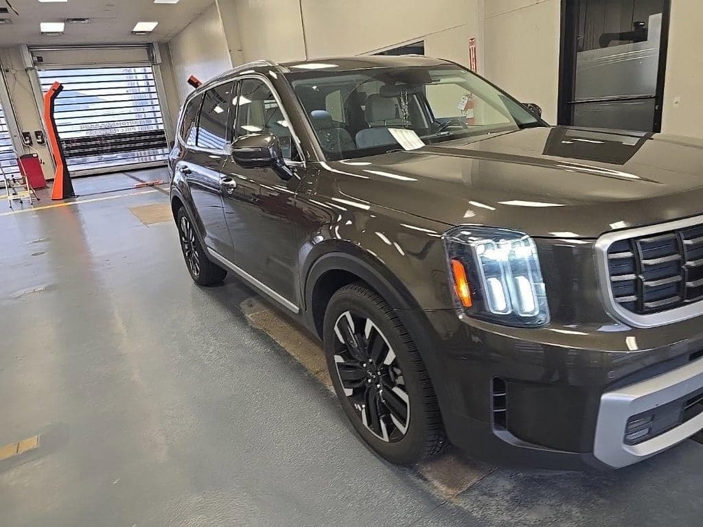 2023 Kia Telluride SX — photo 1 of 26