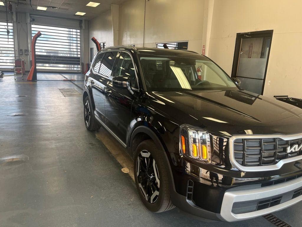 2024 Kia Telluride S — photo 1 of 31
