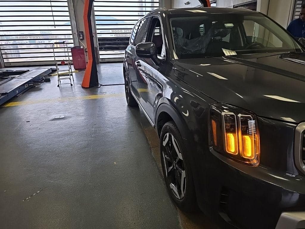 2024 Kia Telluride S — photo 1 of 29