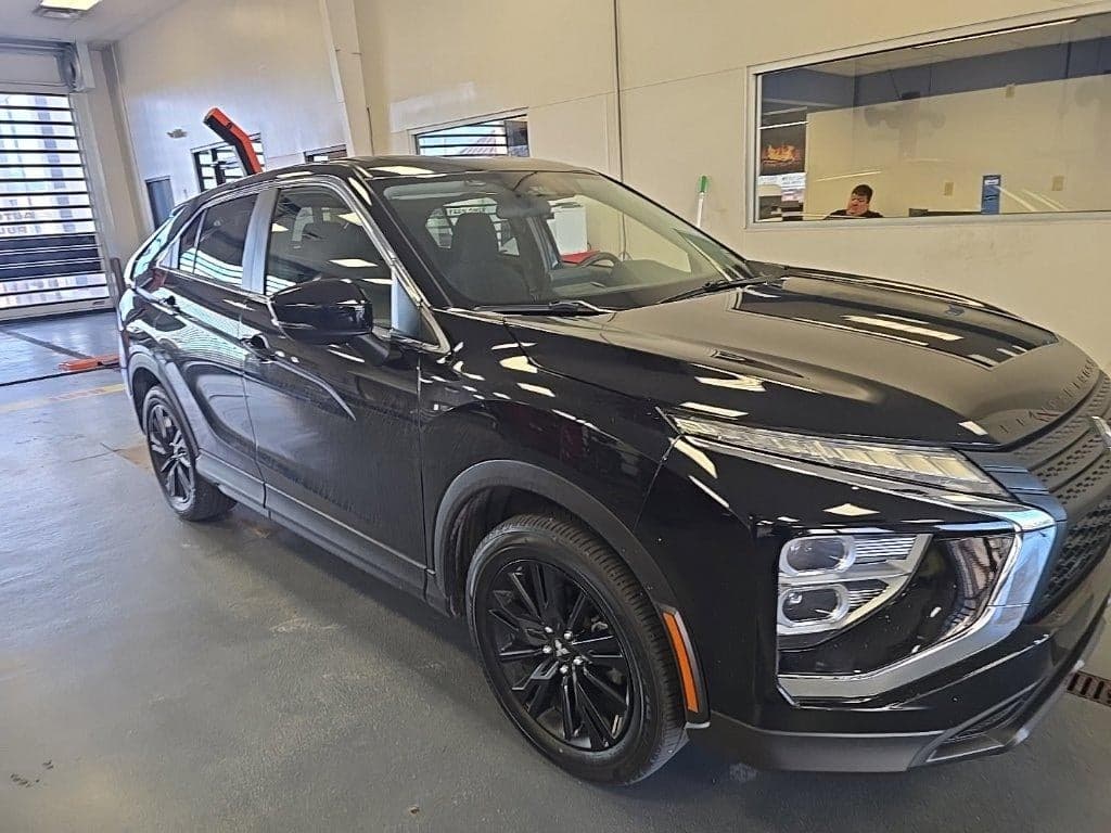 2023 Mitsubishi Eclipse Cross LE — photo 1 of 5