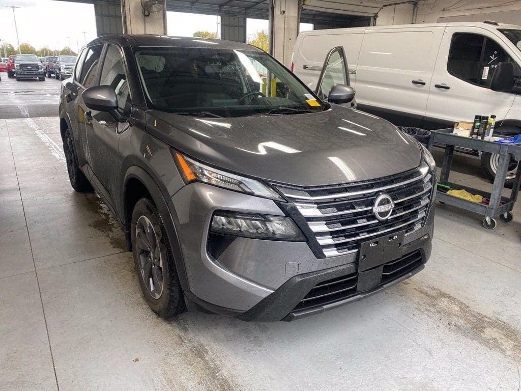 2024 Nissan Rogue SV — photo 1 of 5