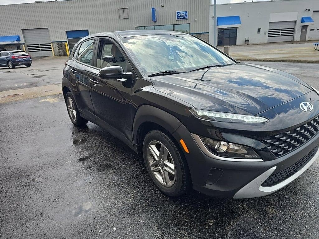 2023 Hyundai Kona SE — photo 1 of 29