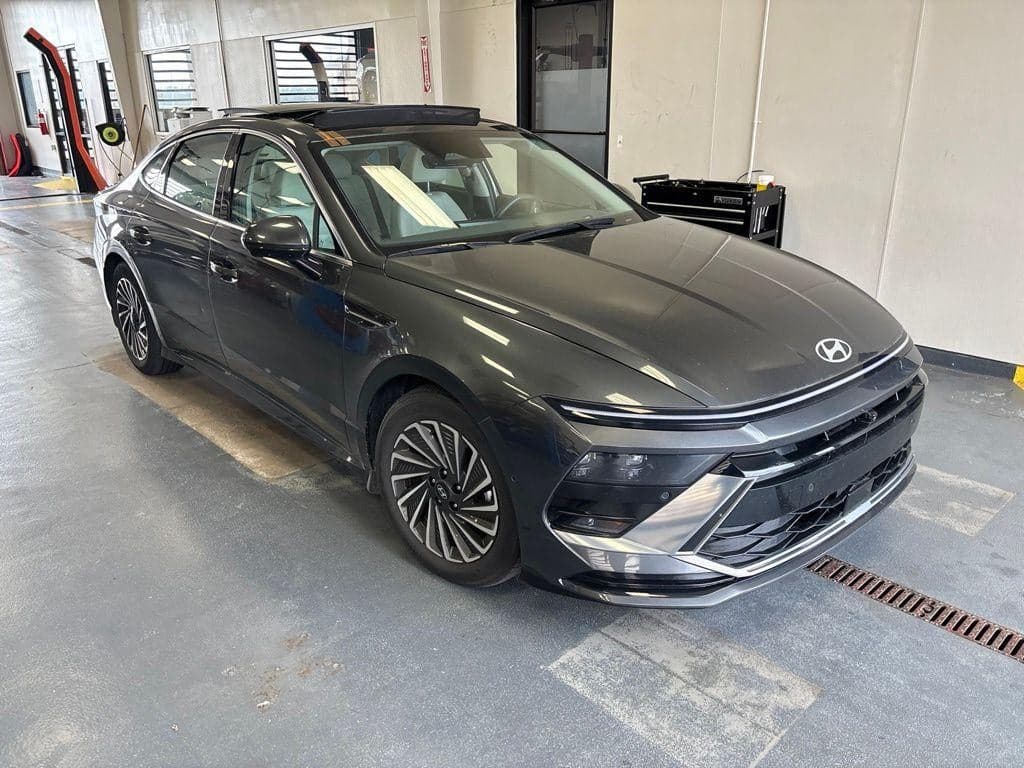 2025 Hyundai Sonata Hybrid Limited — photo 1 of 31
