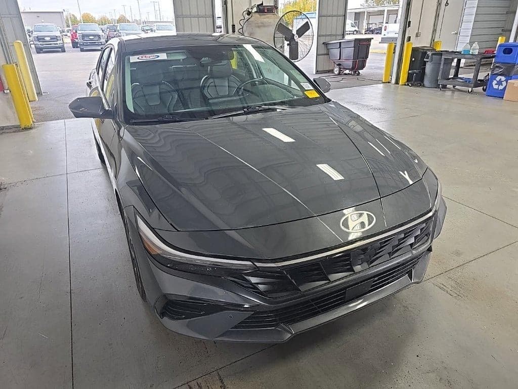 2024 Hyundai Elantra Limited — photo 1 of 5